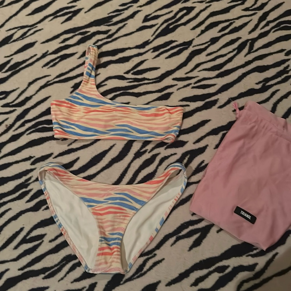 Zebra triangl one shoulder suit